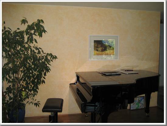 0014_a014  wohnzimmerwand mit fluegel.jpg